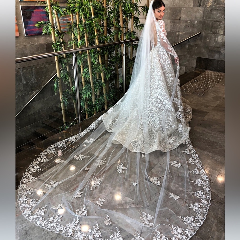 Elegant Berta cathedral Veil - Picture 4 of 6